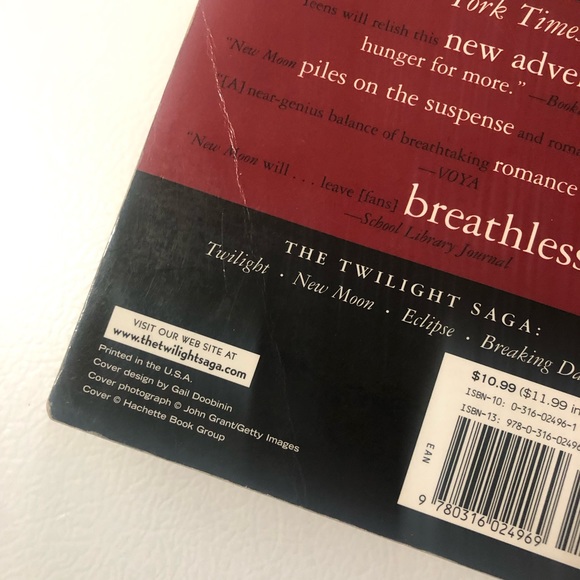 Lot of 3 Stephanie Meyer Paperback Books The Host 2013, Twilight & New Moon PB - Picture 8 of 15